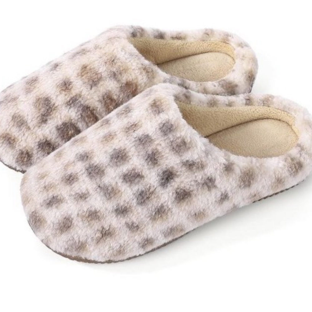 Cozy Leopard Print Women's Slippers